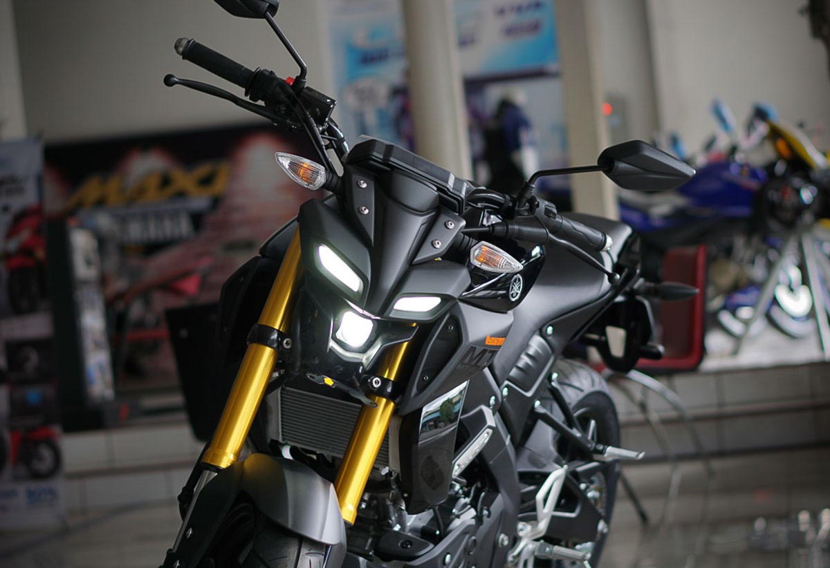 Yamaha Fzs Vs Yamaha Mt Which Streetfighter Should You Buy