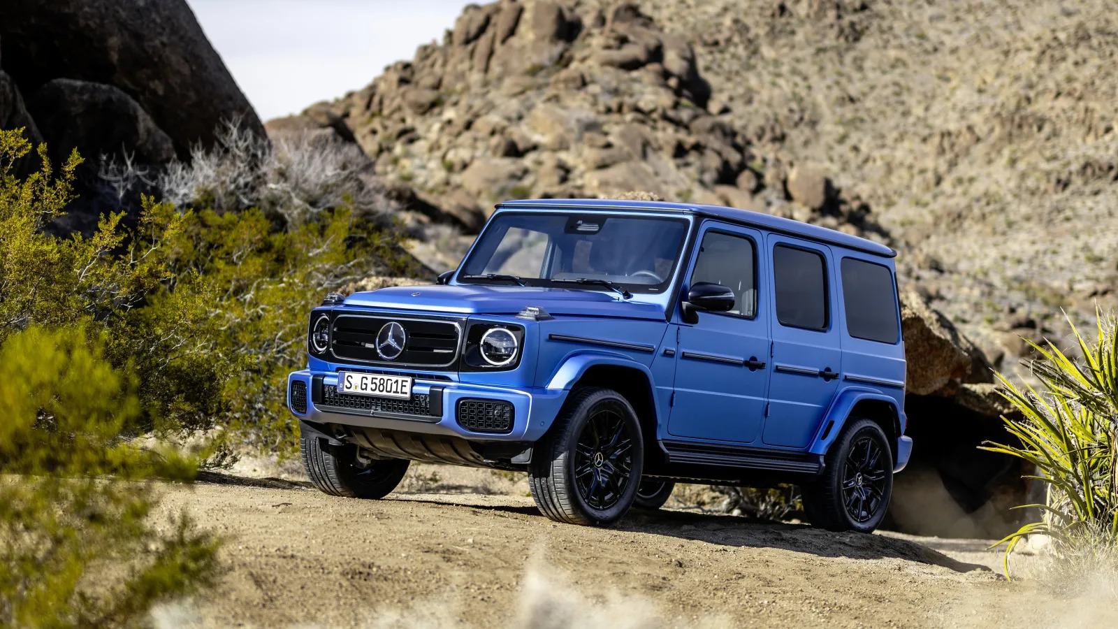 Mercedes-Benz unveils the G 580 EV with 4 electric motors and tank turn ...