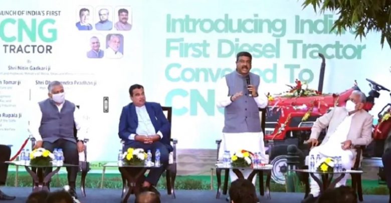 Nitin Gadkari Introduces India's First Retrofitted Tractor