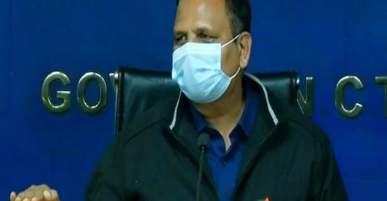 Power Minister Satyander Jain announcing tender for 100 electric vehicle charging stations