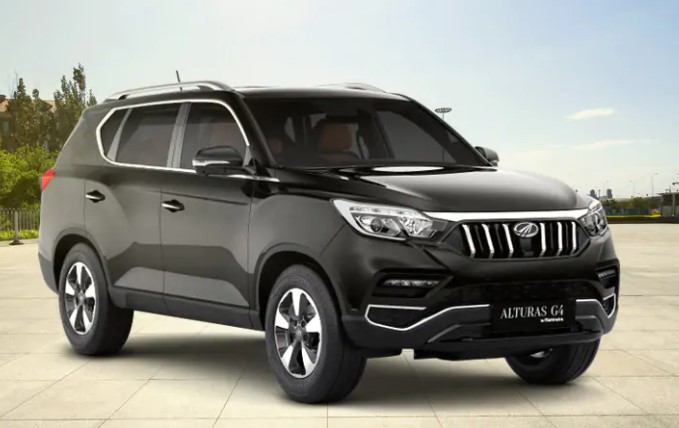 Mahindra Alturas G4 flagship SUV can be purchased for a total discount of Rs. 3.06 lakh.